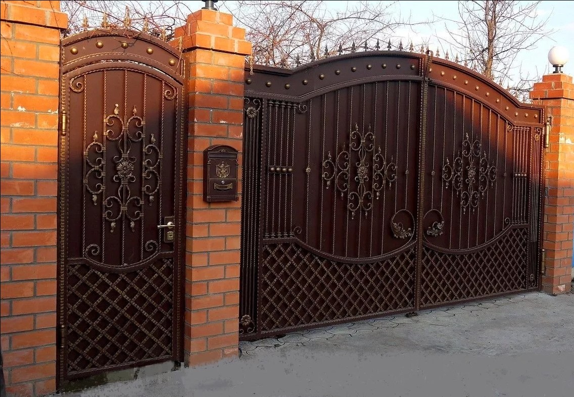 Распашные кованные ворота